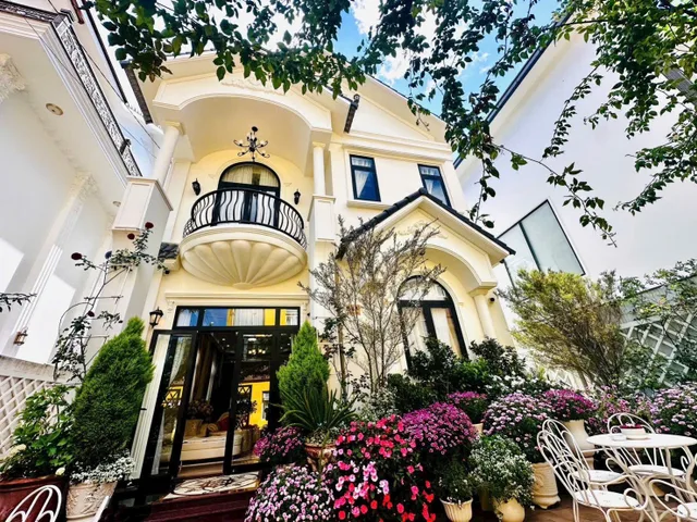 Căn villa đẹp kiên cố tâm huyết sân vườn giữa lòng thành phố