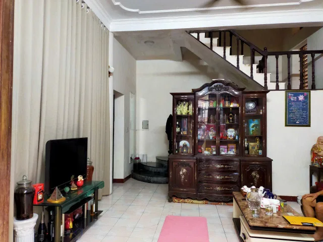 Bán gấp nhà 3 tầng phố Vũ Ngọc Phan, 86m2, mặt tiền rộng 9m, 2 thoáng, gần phố, sổ vuông, giá 27.5 tỷ