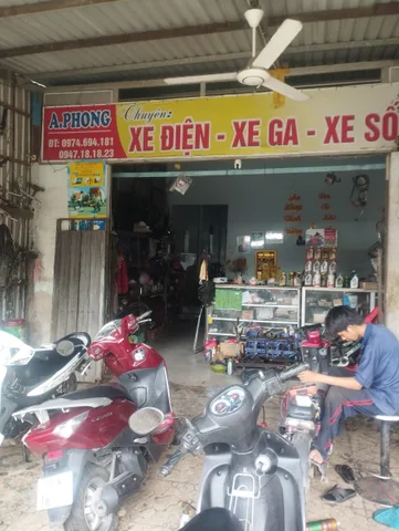 Do chuyển đổi đi nơi khác cần bán gáp căn nhà đang kinh doanh sửa chữa xe máy xe điện đc 16 năm, lượng khách ổn định