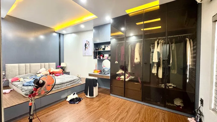 Nhà 3 tầng Như Quỳnh cạnh ngã tư kiêu kỵ gần vin
