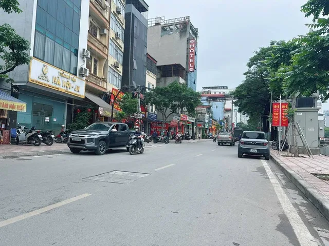 BÁN NHÀ MẶT PHỐ KHƯƠNG ĐÌNH. 350M2 - C4 - MT 12M. VỈA HÈ RỘNG.