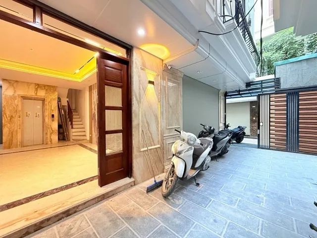 Hoa lư, 38m x 5tầng x 3PN, đủ công năng gần ôtô đỗ, sát công viên thống nhất, an sinh tốt
