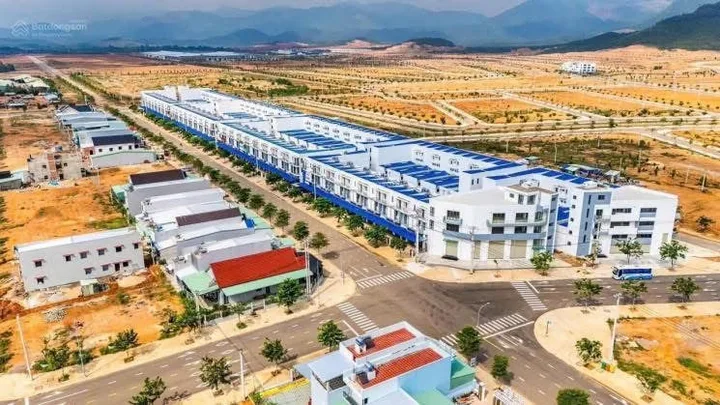 Bán đất 150m² full thổ cư ngang 7.5*20m, MT đường 16m, giá 1.35 tỷ tại kdc Becamex Vsip Binh Định