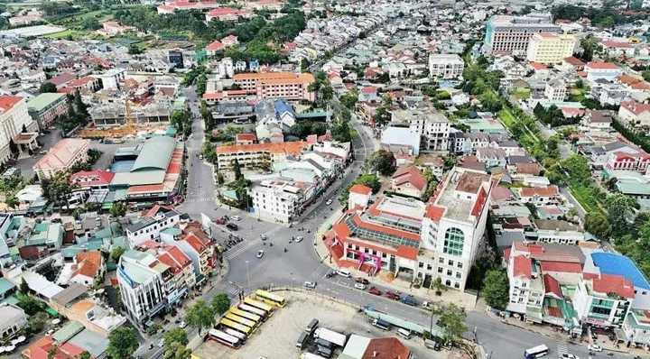 Đất mặt tiền Phan Chu Trinh vị trí đắc địa kinh doanh đa ngành nghề. mật độ dân cư đông đúc