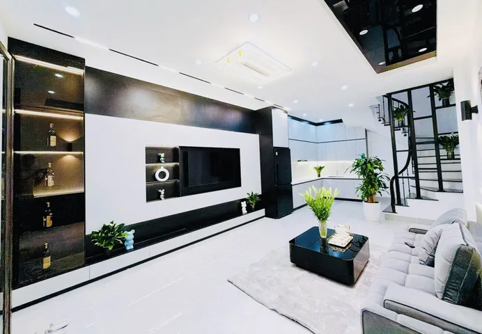 Bán nhà 36m² full thổ cư ngang 3,8m giá 9.5 tỷ tại Phường Đống Đa