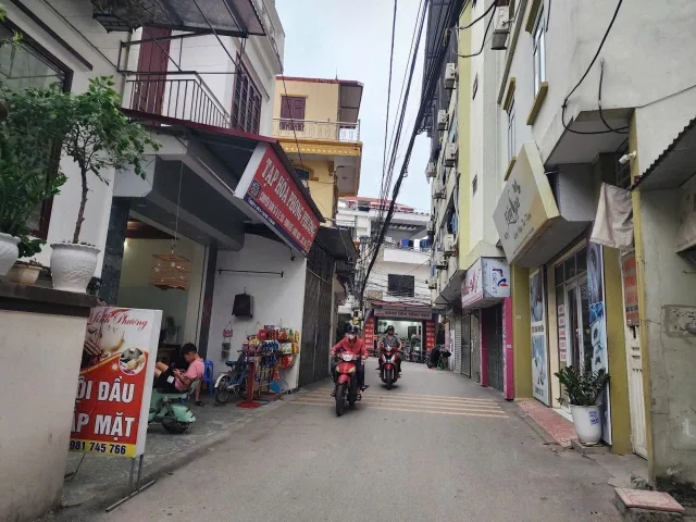 Bán đất thổ cư khu 10 đại phúc ngay cạnh chợ cóc và công viên văn miếu. Đường ô tô tránh xe máy. Diện tích 230m mặt tiền 8.8m hướng tây nam. Phường võ cường tỉnh bắc ninh