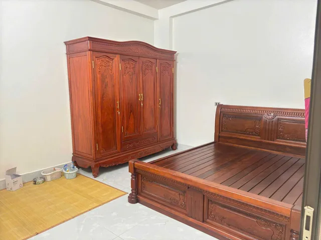 Bán nhà 2 tầng ngay cột đồng hồ mặt đường nguyễn trãi. Kinh doanh sầm uất. Diện tích 81m mặt tiền 4.45m hướng tây nam. Phường võ cường tỉnh bắc ninh