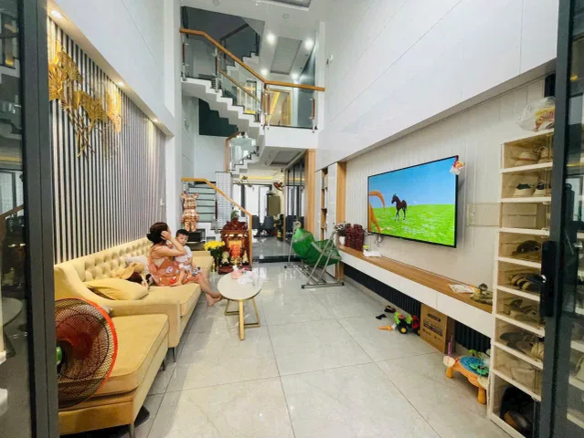 Kẹt tiền bán gấp nhà Bùi Quang Là, Gò Vấp, 1t3l,giá 3 tỷ450 TL 42m2, ShR,  gần Emart Phan Huy ích. Liên Hệ : 0559371035 gặp Bảo Ngọc xem thực tế