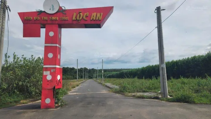 CẦN RA GẤP ĐẤT LONG THÀNH, ĐỒNG NAI,SHR,cách sân bay Long Thành 3km,Chỉ 30 phút di chuyển trên Cao Tốc Long Thành - TP Hồ Chí Minh sẽ về đến TP Hồ Chí Minh. Liên Hệ: 0559371035 gặp Bảo Ngọc.