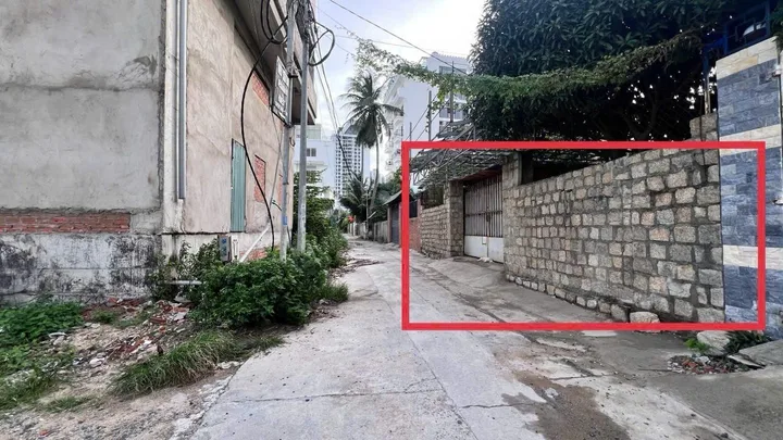 BÁN ĐẤT ĐƯỜNG BA LÀNG - GẦN SÁT BIỂN PHẠM VĂN ĐỒNG - 263M2 - NGANG 12.8M - 70TR/M2