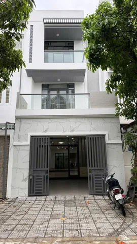 Nhà 4 tầng đối diện công viên – Chủ đi nước ngoài cần bán gấp, giá giảm sâu 500 triệu!