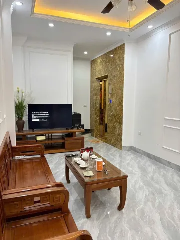Bán nhà 33m² full thổ cư ngang 3,5m giá 10.8 tỷ tại Phường Láng