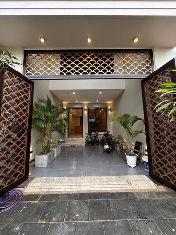 BÁN NHÀ TRANG HẠ - TỪ SƠN- 5 TẦNG THÁNG MÁY - GARA OTO- VỈA HÈ OTO TRÁNH KINH DOANH - Ở SƯỚNG