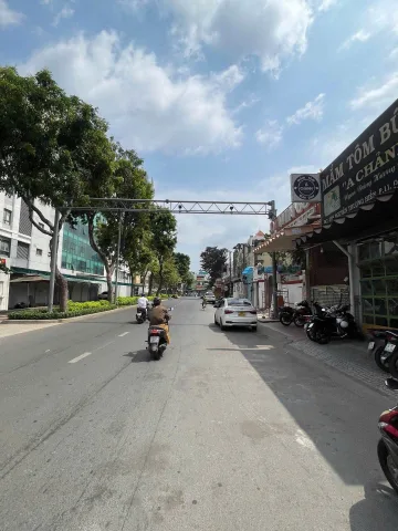 MẶT TIỀN KINH DOANH Quận 10 - NGAY VÒNG XOAY DÂN CHỦ - 210M2- NGUYỄN THƯỢNG HIỀN