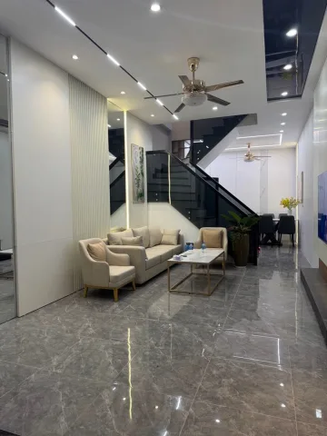 Bán nhà Hoàng Văn Thái - Thanh Xuân – Giá 14.5 tỷ – DT 45m² x 5 tầng – MT 3.9m – ô tô vào nhà, full nội thất