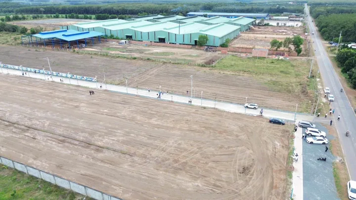 Bán lô đất ngay mặt tiền DT 756b liền kề công ty xí nghiệp