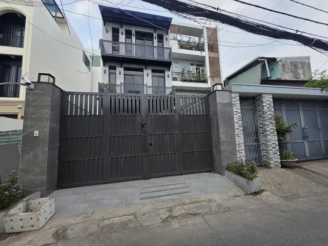 Nhà Mặt Tiền Đường ra Kha Vạn Cân gần Phạm Văn Đồng, 110m xây 3 lầu có thang máy