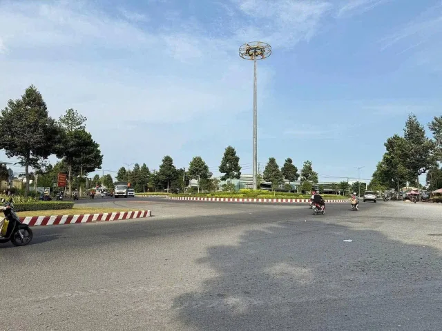 Nền góc 2 mặt tiền Nguyễn Thị Định - D5 . ngay bùng binh Phú Hưng. Bến Tre