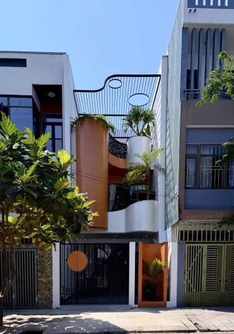 Nhà đẹp 3 Tầng Hoà Xuân - Đường Thanh Lương 18 - Giá 9.9 tỉ