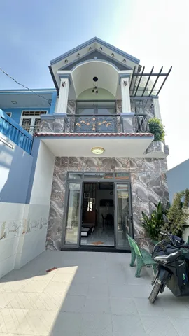 Nhà đẹp mới xây giá cực rẻ, 1 trệt 1 lầu 3 phòng ngủ giá 2 tỷ 570 tr, sổ hồng hoàn công