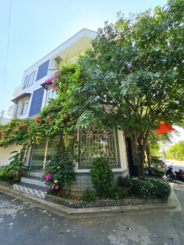 🌴 CĂN GÓC HAI MẶT TIỀN - ĐƯỜNG 10M - GẦN VINHOME - P TRƯỜNG THẠNH.(A)
🚗 BÁN NHÀ 3 TẦNG - 76M2(6.4*12.2), HOÀN CÔNG - 3PN, 3WC - KHÔNG QH 🤝🤝 Chỉ 8.6🧄.