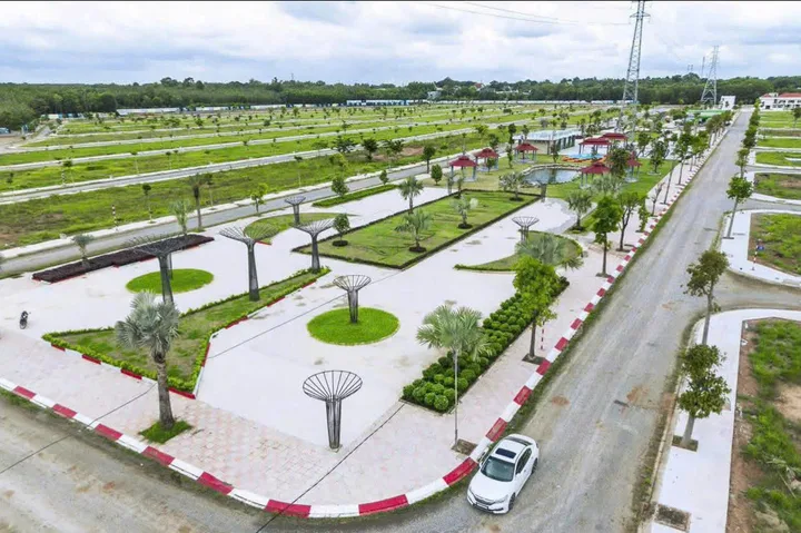 🔥 CHÍNH THỨC MỞ BÁN KHU ĐÔ THỊ BẮC SÀI GÒN 🔥Chủ đầu tư: Phương Trường An DT Mặt tiền DT 741 75m2/Giá 300tr, Sổ hồng riêng