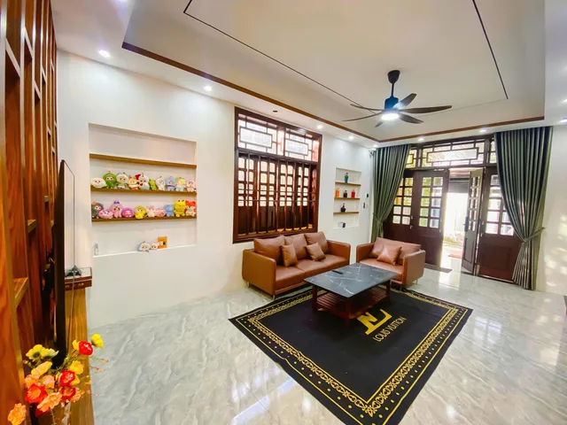 🍁 CĂN NHÀ CẤP 4 SIÊU TO - SUỐI HIỆP - DIÊN KHÁNH

📐Diện tích : 167m full thổ cư
🧭 Hướng : Đông Bắc
🏠 3 PN - 2WC - Phòng thờ - Phòng ăn, Khách, Bếp - 1 Phòng giặt phơi
✔️Đường xe 3 bánh, cách đường ô tô chỉ 20m. 
✔️Sổ đã hoàn công, ngân hàng hỗ trợ v