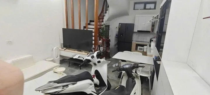 Cho Thuê Nhà Ngõ 34 Hào Nam - Đống Đa 35M² 5 Tầng 3 Ngủ  - Nội Thất CB - Giá Thuê 15tr