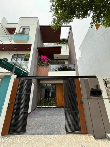 🔥 Bán gấp nhà đẹp ngay đường Nguyễn Quý Đức giá chỉ 4 tỷ 450 ở Q.2, 75m². SHR hẻm thông xe hơi ra vào 🔥