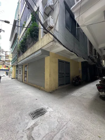 Hoa hậu khuất duy tiên