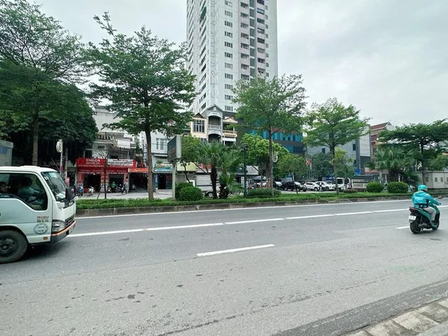 Cần bán nhà 3 tầng mặt phố Lê Trọng Tấn, 62m2, mặt tiền 4.2m, vị trí đẹp, kinh doanh sầm uất, giá 25 tỷ