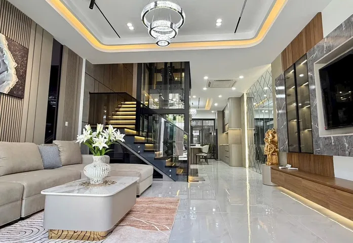 NHÀ MỚI 100% – TRỤC ĐƯỜNG ĐÔI 29M MỸ GIA GÓI 5 – CÓ THANG MÁY KÍNH

📍 Vị trí: Trục đường bồn hoa rộng 29m, KĐT Mỹ Gia – Gói 5. Vị trí đắc địa, đối diện mảng xanh cây xanh cực kỳ thoáng đãng, giao thông thuận tiện bậc nhất khu vực.

📐 Thông số chi tiết