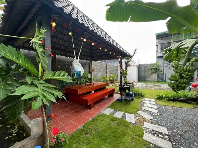 🏡BÁN HOMESTAY NHÀ VƯỜN SINH THÁI TẠI NHA TRANG 🌿

📍 Vị trí: Xã Phước Đồng – TP. Nha Trang

💎 Thông tin chi tiết: 
 • Diện tích công nhận trên sổ: 330m²
 • Diện tích thực tế sử dụng: ~400m²
 • Kích thước: ngang 7,5m – dài 40m – nở hậu 12,5m
 • Xây 
