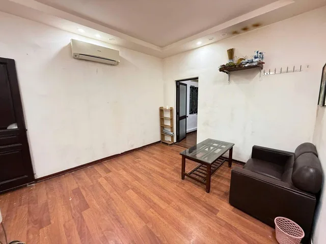 Cho thuê nhà riêng ngõ 82 Đường Yên Lãng, Quận Đống Đa, 
Diện tích 70 m x 3 tầng-12tr/1tháng