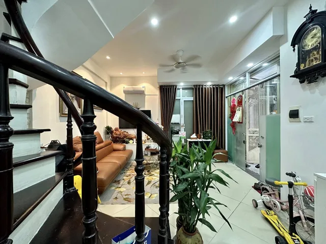 BÁN NHÀ ĐƯỜNG ĐẠI TỪ. 34M2 - 5 TẦNG. GẦN ĐƯỜNG Ô TÔ.