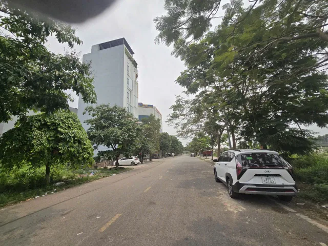 Bán đất lô áp góc khả lễ 1 mặt đường phạm ngũ lão. Nhìn công trình công cộng. Diện tích 114m mặt tiền 9.5m hướng tây nam. Phường võ cường tỉnh bắc ninh