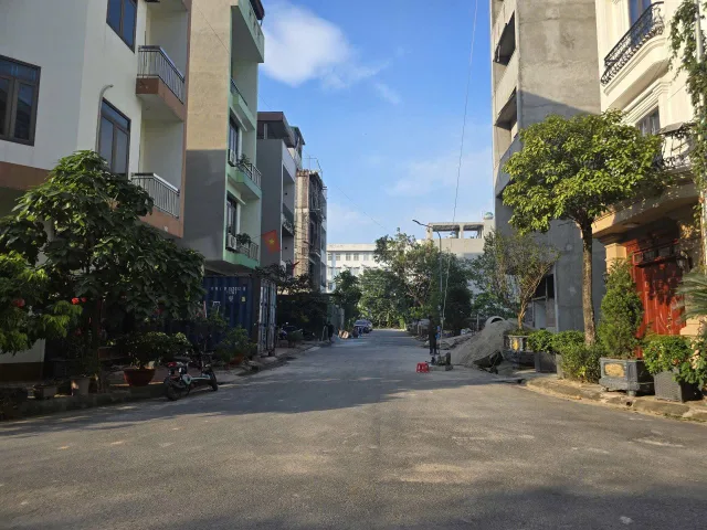 Bán đất làn 3 đường hàn thuyên khu 1 đại phúc. Cạnh trường cao đẳng công nghiệp. Diện tích 72m mặt tiền 4.5m hướng đông nam. Phường võ cường tỉnh bắc ninh