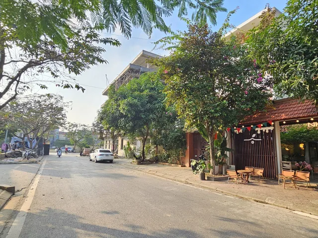 Bán đất biệt thự khu y na kinh bắc. Mặt đường tạ quang bửu nhìn vườn hoa & nhà văn hoá. Diện tích 271m mặt tiền 9m hướng đông nam. Phường kinh bắc tỉnh bắc ninh