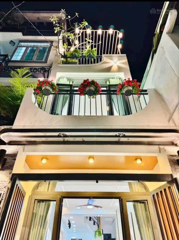 Chủ bán nhà về quê gần MT Nguyễn Huy Lượng, P.14, Bình Thạnh – 42m2 giá 2tỷ450tr. 
Sổ chủ giữ.