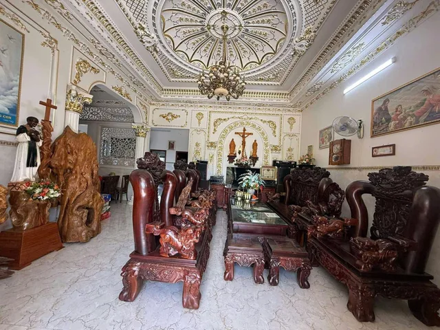 Gia đình bán gồm 1 nhà biệt thự sân vườn (4 phòng ngủ,3 nhà vệ sinh , bếp , phòng khách) sân vườn khu nuôi gà, nuôi chim...
Gần 100 phòng trọ ở gần phun ạ. Thu nhập hơn 100tr/tháng,phường Hưng Hoà-Bàu Bàng cũ (phường Chánh Phú Hoà-TP.HCM)