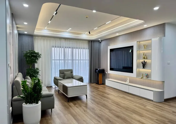 Bán căn hộ Diamond Goldmark City Hồ Tùng Mậu 135m² – 3PN góc đẹp – 2 view thoáng – full nội thất gỗ nhập khẩu – tặng 2 slot ô tô – giá 12.6 tỷ