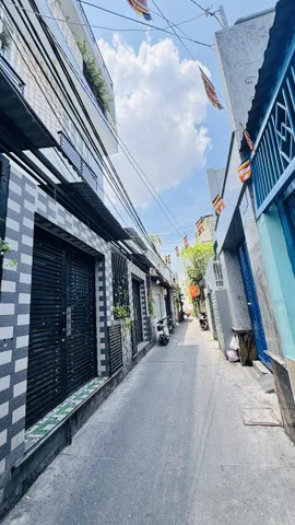 BÁN NHÀ HẺM 266 TÔN ĐẢN 93M2 NHÀ CŨ TIỆN XÂY MỚI QUẬN 4