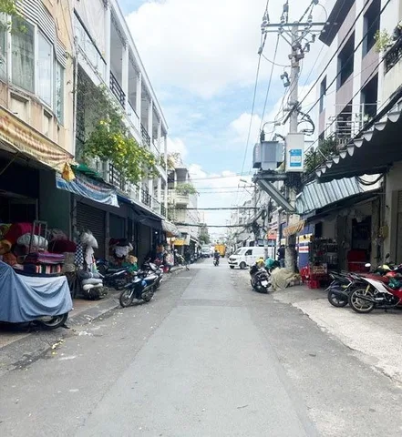 Nhà 4 tầng ở ngay, mặt tiền Ba Gia, sát Lê Minh Xuân, 80m2, Hơn 16 tỷ TL