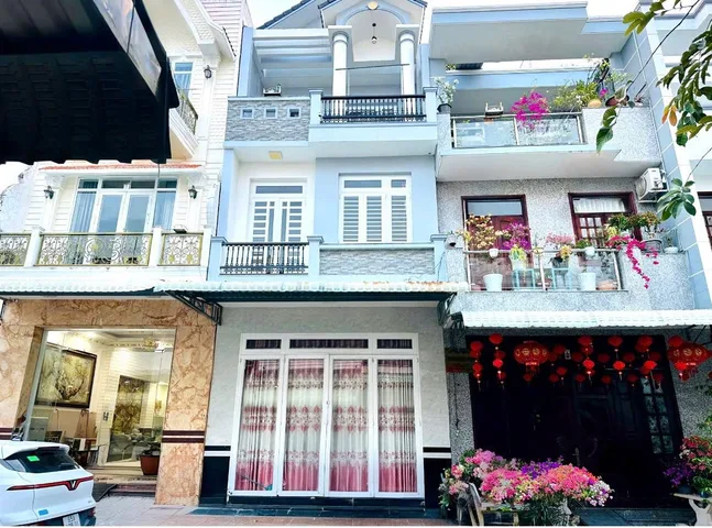 Bán nhà 60m² full thổ cư ngang 5m giá 4.6 tỷ tại Phường Hưng Phú