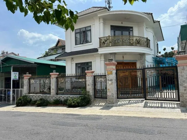 Căn biệt thự luxury tại Yersin cách hồ Xuân Hương chỉ 500m , vị trí cực kì đẹp và trung tâm