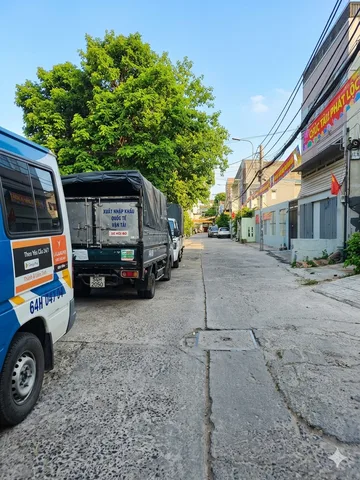 NHÀ SÁT VÁCH TÊN LỬA 70M2 NGANG 5M ĐƯỜNG ÔTÔ THÔNG NHIK 5 TỶ