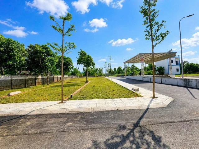 NHÀ EM CẦN BÁN LÔ ĐẤT THUỘC TRẠI LÁNG. LÔ GÓC 100m2 full thổ cư. GIÁ THẤP HƠN TT 400tr