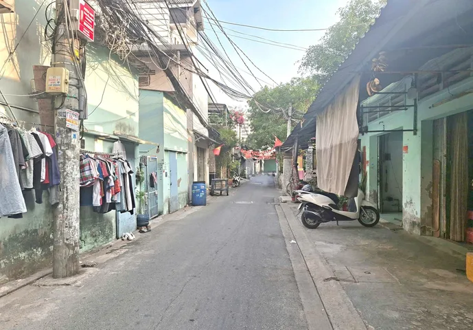 Nhà mới 4 tầng, hơn 4 tỷ,  hẻm xe hơi thông Bình Tân