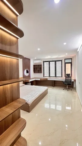 Chuyển công tác cần bán gấp căn nhà 5 tầng Vĩnh Quỳnh DT52m*5 Tầng* giá 6.3 tỷ oto đỗ cổng.