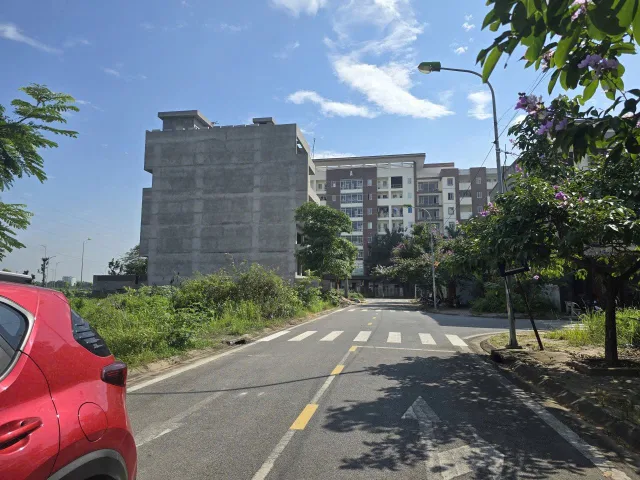 Bán đất TMDV làn 2 đường H100. Diện tích 255.2m mặt tiền 9m hướng đông nam. Phường kinh bắc tỉnh bắc ninh